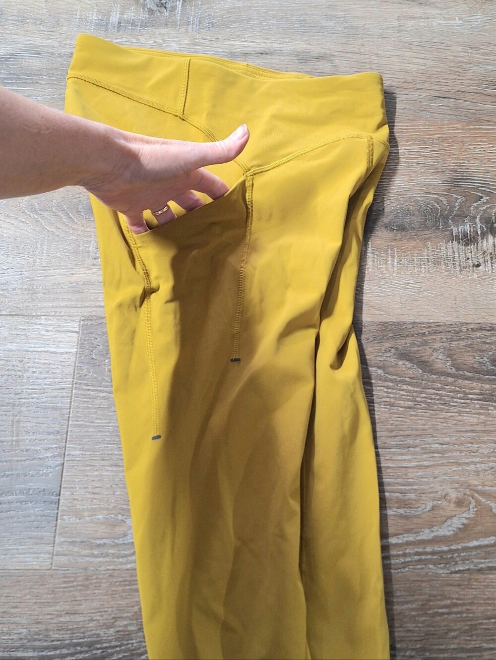 Lululemon Athletica High-Rise Side Pocket Leggings in Auric Gold, Small - Picture 4 of 11